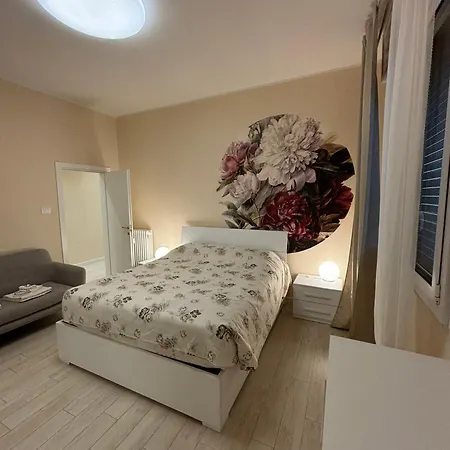 Edc Con Parcheggio E Wifi Gratuito Διαμέρισμα Καζαλέκιο ντι Ρένο